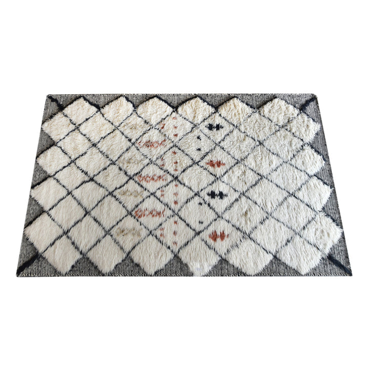 Kesar hand-knotted New Zealand wool shag rug in cream with a black diamond lattice and rust, in a bedroom