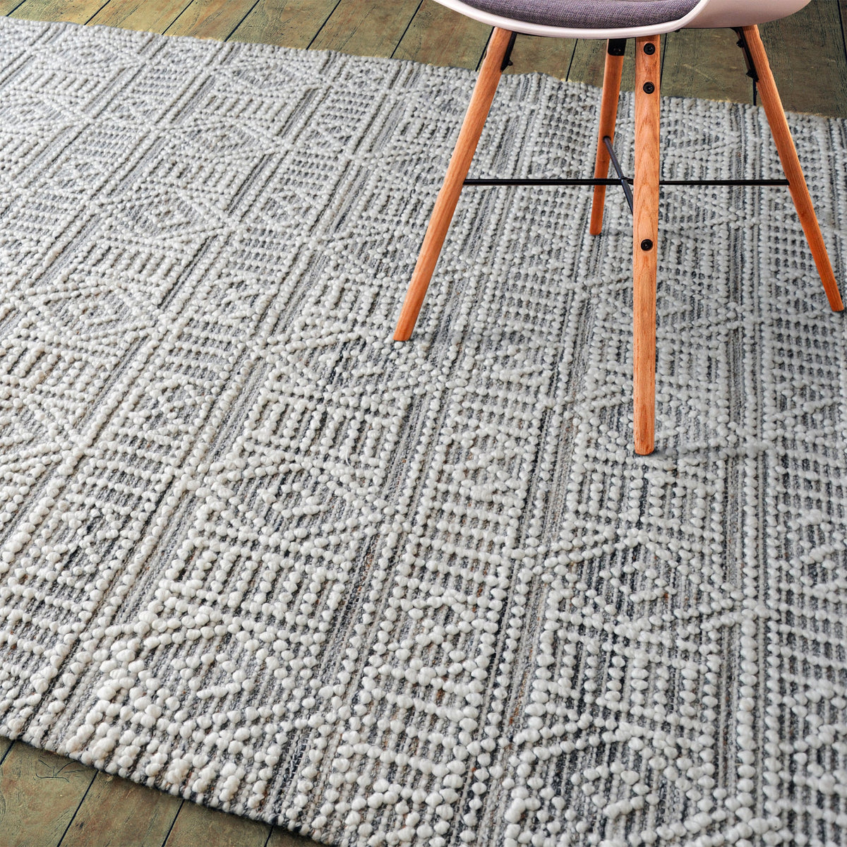 Baoli handwoven recycled PET rug with chunky ivory and grey tribal geometry, in an entryway